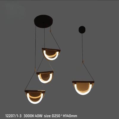 ثريا شكل قوس سنقل 